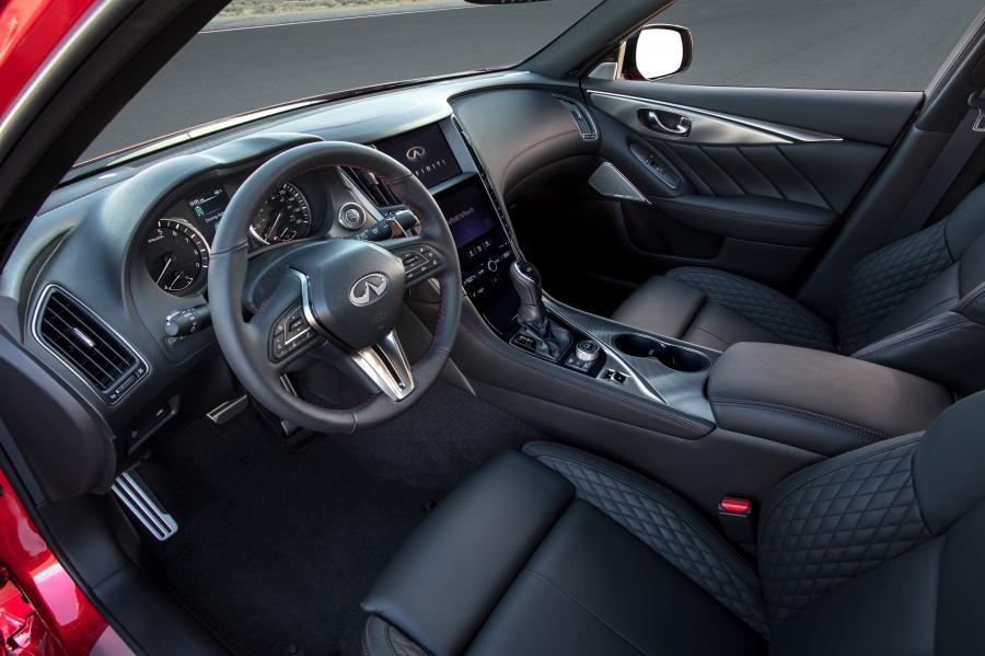 Интерьер Infiniti Q50 Red Sport 400 2017 года  (WW) (фото 34 из 41)